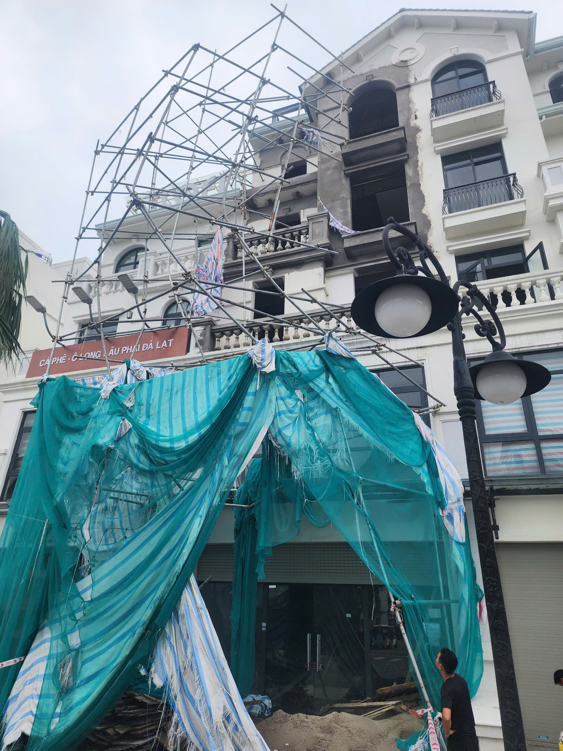 Thi công xây dựng — Hoàng Kiến